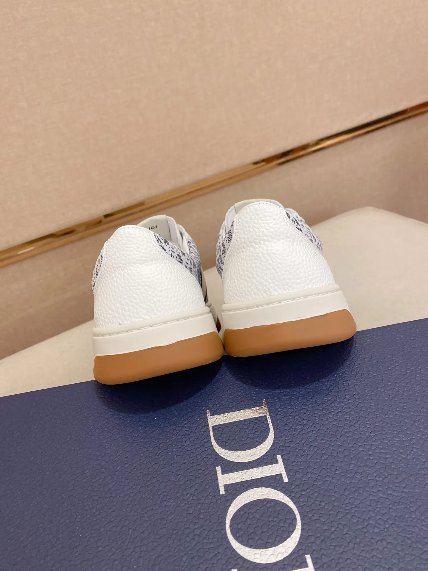 Men's men's shoes 💰 400💰🇮🇹🇮🇹Dior D new model is on sale at the same time, upper 🇮🇹Imported stretch fabric from Italy Fully imported sheepskin lining💪💪, completely 1⃣️ to 1⃣️🇮🇹💪💪, ⚠Sole: Original sole provided by the original factory, exclusive movable molded sole super comfortable, ⚠Original factory follow-up, 🔍🔍high quality, you can come in and out at will, welcome to compare⚠. Code number: 38-44 (45 is custom-made and cannot be returned or exchanged)